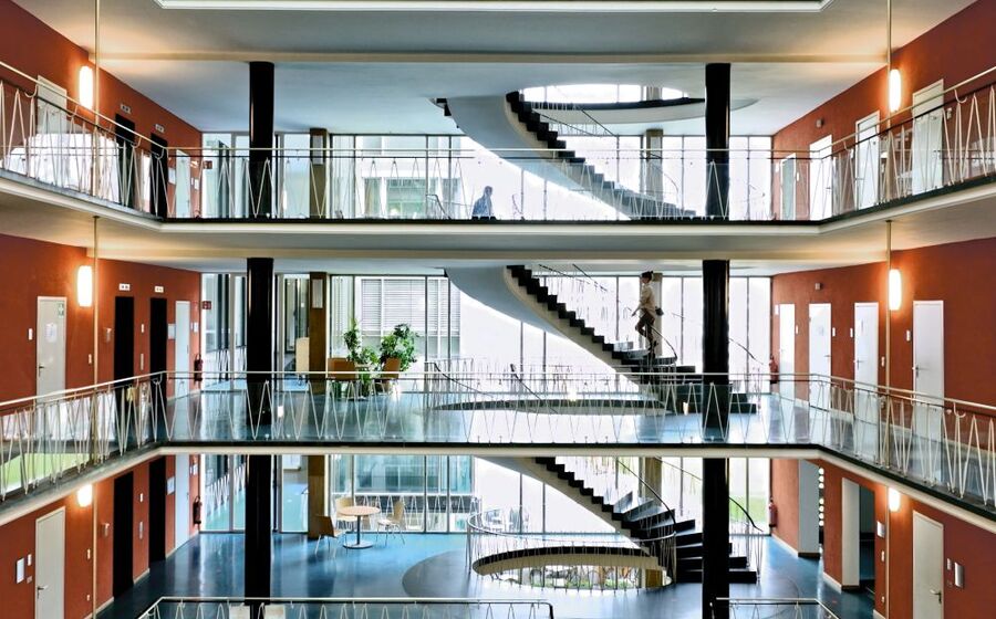 Szenenbild aus dem Film Sep Ruf - Architekt der Moderne. Jetzt im Kino